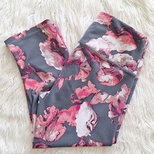 Victoria's Secret Sport Knockout Watercolor Floral Capri Legging